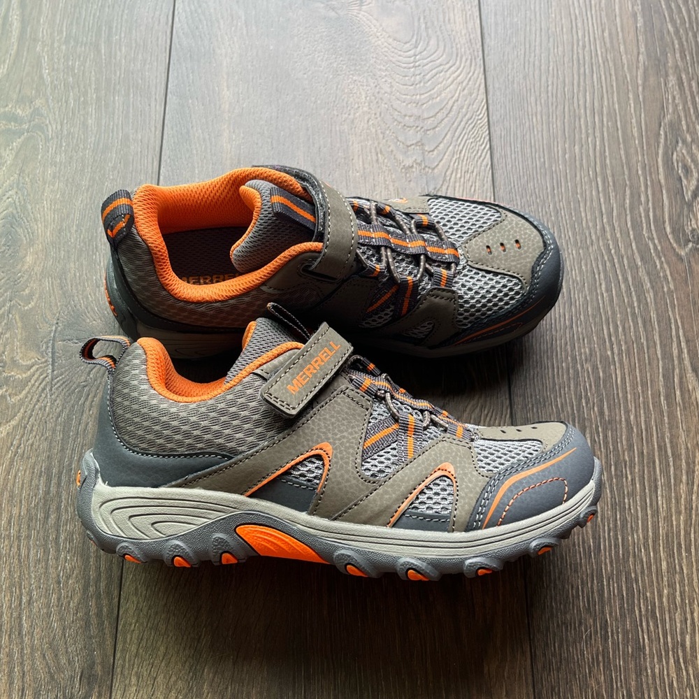 NWOT Merrell Sneakers